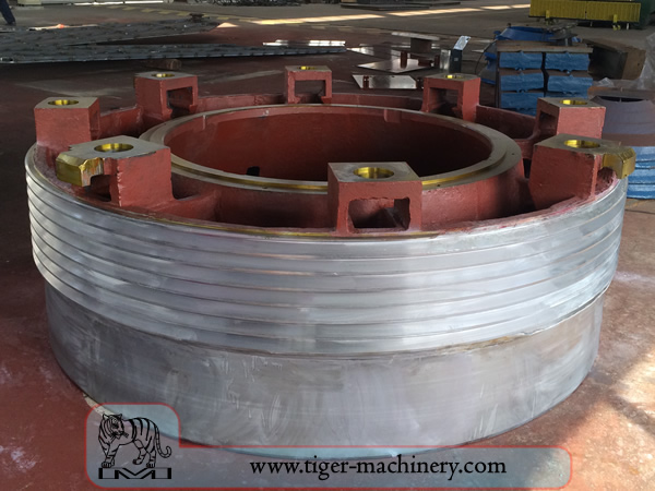 3 cone crusher S series 7FT bowl.JPG