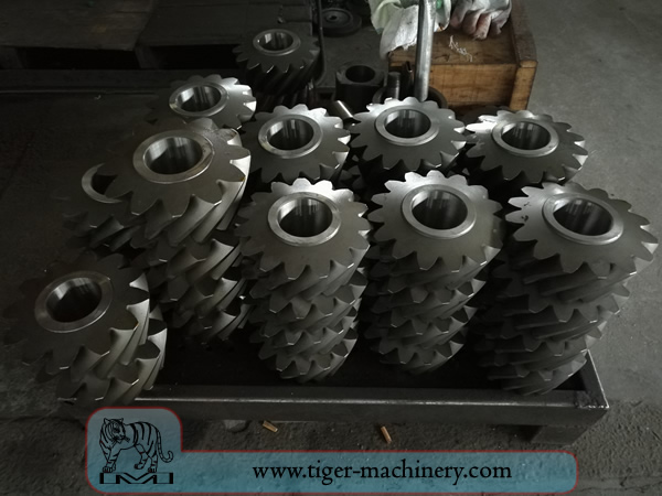 2 crusher sandvik pinion